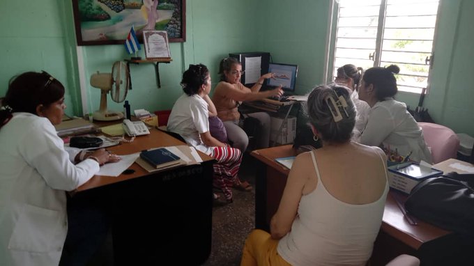 La Dirección Provincial de Higiene y Epidemiología supervisó el funcionamiento del programa de arbovirosis en el municipio sandino, reforzando estrategias para prevenir un brote de dengue. 
La vigilancia epidemiológica es clave para proteger la salud. #Cuba
