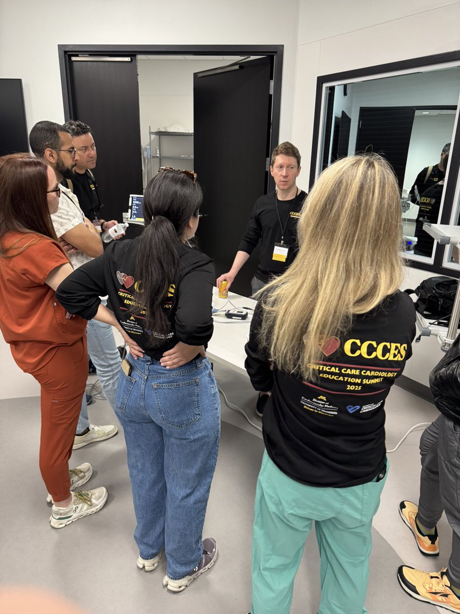 RanLeeMD's tweet photo. @AndrewHigginsMD teaching an expert /class on LVAD emergencies @UMN_CCCEdSummit #CCCES25 getting ready for our @CleClinicHVTI @CCFcards @NutritionHF HF CME this weekend in CLE! https://t.co/5TlG2BgZe2