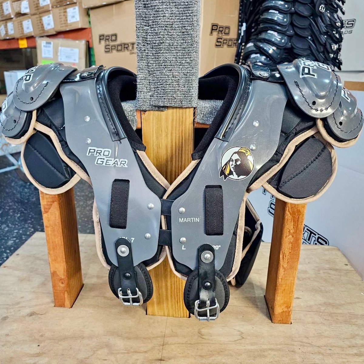ProGearFB's tweet photo. This #Custom gear is #BraveNation bound!❕🏈🔥

Sam Nichols at @JohnsonLambe helped us get it done for @UNCP_Football!

@CoachNichols
@ProSports_Pads

#KnowTheLogo #MadeInTheUSA #CollegeFootball #FootballEquipment #ShoulderPad #EquipmentRoom #GoBraves https://t.co/MRzUQXvQqL