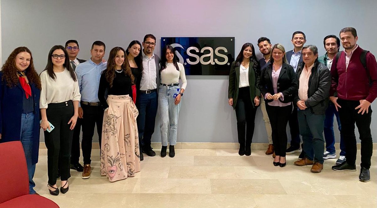 Sas_Colombia's tweet photo. Hoy en otro #SASPartnerDay junto a @comwaretecno, compartiendo cómo las colaboraciones estratégicas buscan acelerar el acceso a soluciones de analítica e IA en Colombia y la región, con impacto directo en sectores como banca, gobierno y telecomunicaciones. https://t.co/um2HUJoTPL