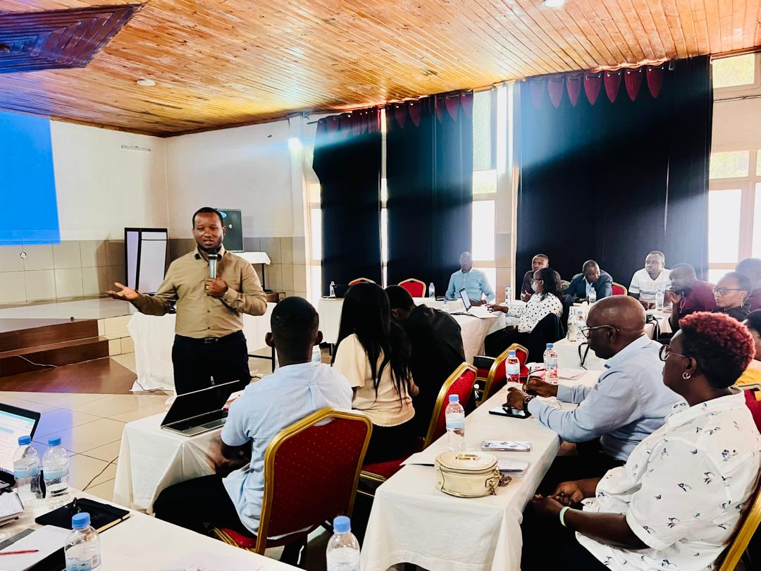 hezainitiatives's tweet photo. As we get closer to the implementation phase of immunization using HCD, today,we joined  @unicefrw , @RBCRwanda,  #stakeholders from @RuhangoDistrict &amp; @Nyamagabe and other  experts in a consultative workshop held in @HuyeDistrict.

#Access2Vaccines https://t.co/NtAb13Fcyi