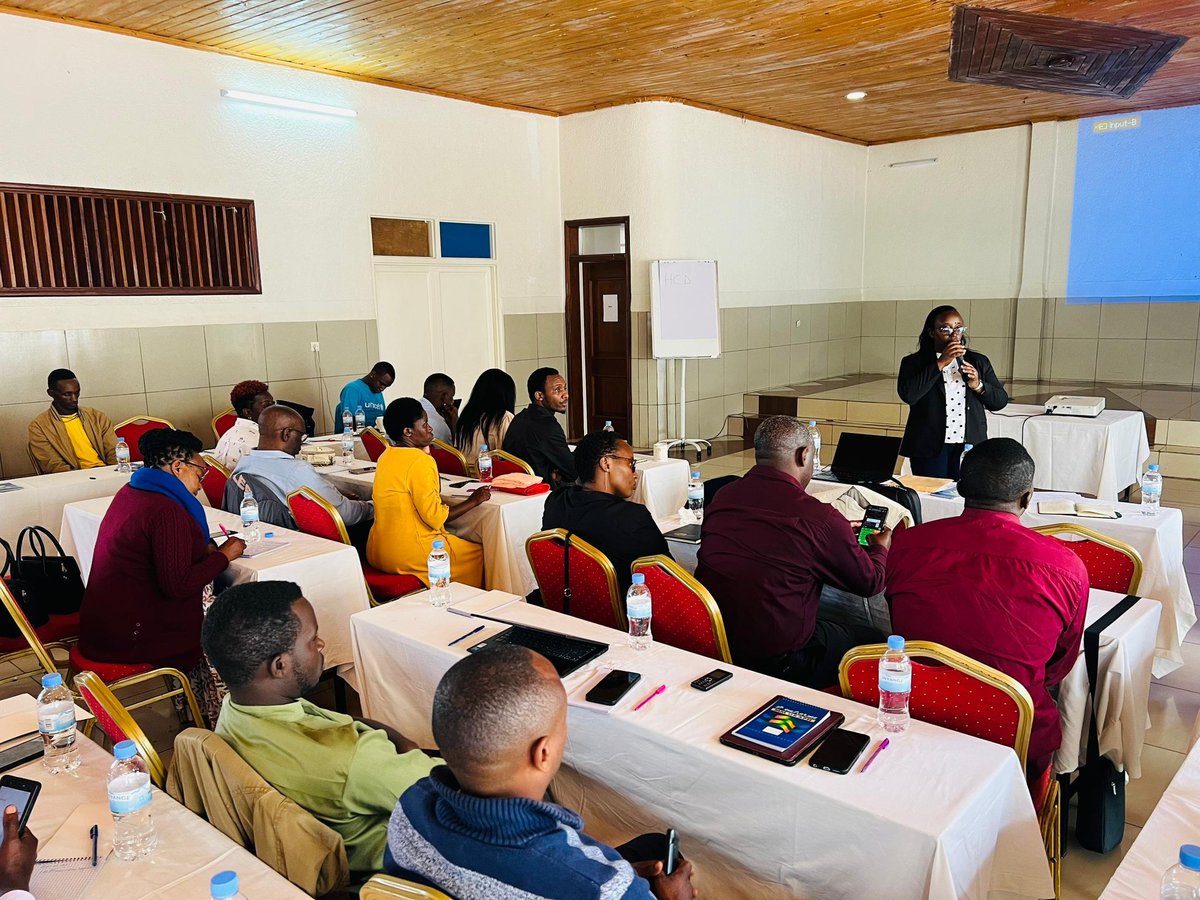 hezainitiatives's tweet photo. As we get closer to the implementation phase of immunization using HCD, today,we joined  @unicefrw , @RBCRwanda,  #stakeholders from @RuhangoDistrict &amp; @Nyamagabe and other  experts in a consultative workshop held in @HuyeDistrict.

#Access2Vaccines https://t.co/NtAb13Fcyi