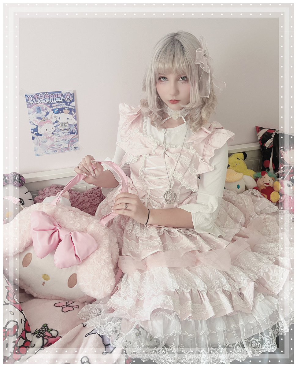 XIigaX's tweet photo. Btw I’m so proud of this photos I just had
To share it everywhere #eglcommunity #lolita #jfashion https://t.co/G97GWpq902