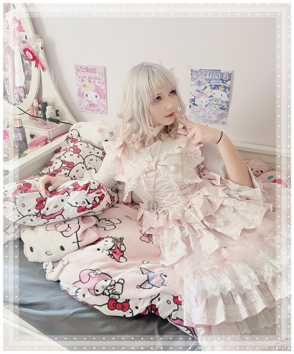 XIigaX's tweet photo. Btw I’m so proud of this photos I just had
To share it everywhere #eglcommunity #lolita #jfashion https://t.co/G97GWpq902