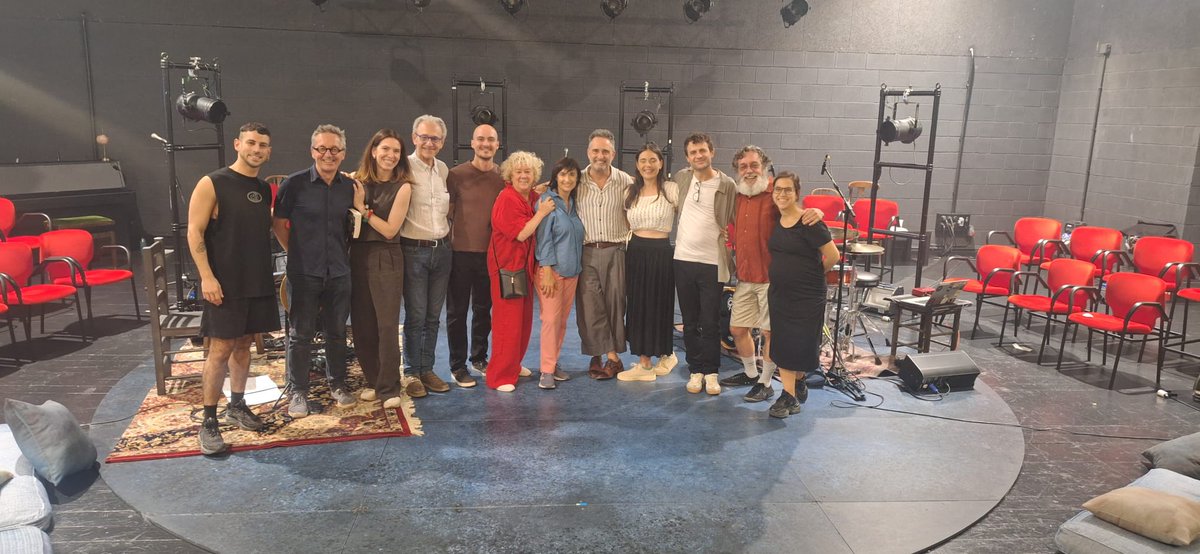 Bitò (@bitoprod) on Twitter photo Avui <a href="/drexlerjorge/">Jorge Drexler</a> ens ha vingut a veure a 'Entre Rimas y Riberas'. Una visita que ens fa especial il·lusió 💫
🎭 Una trobada entre el @teatroclasico i la <a href="/ComediaNacional/">Comedia Nacional</a> d'Uruguai
📅 Del 29 de maig al 8 de juny
🏛️ Sala Tirso de Molina. Teatro de la Comedia Avui <a href="/drexlerjorge/">Jorge Drexler</a> ens ha vingut a veure a 'Entre Rimas y Riberas'. Una visita que ens fa especial il·lusió 💫
🎭 Una trobada entre el @teatroclasico i la <a href="/ComediaNacional/">Comedia Nacional</a> d'Uruguai
📅 Del 29 de maig al 8 de juny
🏛️ Sala Tirso de Molina. Teatro de la Comedia