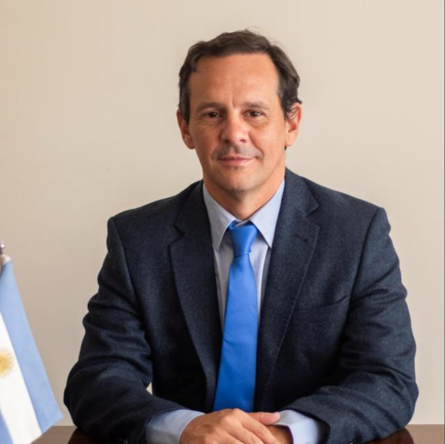 Vuelve #CafeMacondo Lunes 16/06 !  

8:00 ✔️ Musiquita 
8:30 ✔️Noticias con nuevo integrante de lujo <a href="/franaldaya/">Francisco Aldaya</a> editor de <a href="/BloombergLineaA/">Bloomberg Línea Argentina</a>  
9:00 ✔️Invitadazo: <a href="/fspotorno/">Fausto Spotorno</a> 

Por <a href="/XSpaces/">Spaces</a> Y los canales de <a href="/Cafe_Macondo/">Café Macondo</a> en <a href="/SpotifyARG/">Spotify Argentina</a> <a href="/YouTube/">YouTube</a> 

El mundo se está macondonizando.