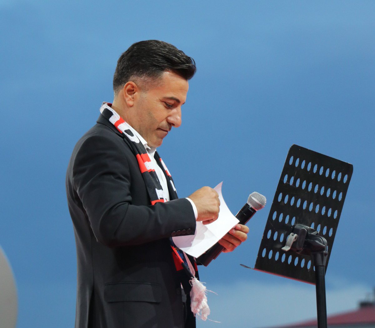 Çifte Bayram Kutlu Olsun!
Bu bayram Van’a iki bayram birden geldi! Hem Kurban Bayramı’nın huzurunu yaşıyoruz, hem de Vanspor’umuzun 1. Lig’e yükselme sevincini hep birlikte paylaşıyoruz.

Bu gurur Van halkının, bu başarı hepimizin!
Bayramımız mübarek, sevincimiz daim olsun. 

—