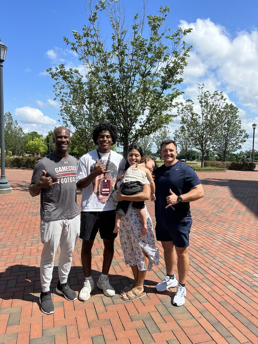 Jaayy3_'s tweet photo. Had an amazing time in Columbia today!! @CoachSBeamer @togray14 @mccomb_shane @usctalk @samspiegs @ChadSimmons_ @TomLoy247 @SWiltfong_ https://t.co/TfoN1jcNYe