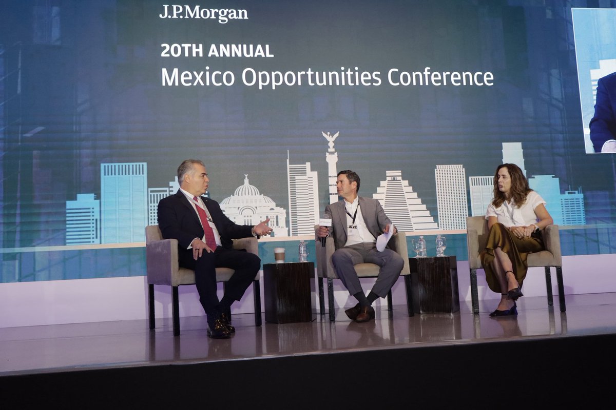 EI Pdte. Francisco Cervantes <a href="/fcervantes5/">Francisco Cervantes Díaz</a>,
participó en el panel de JP Morgan reafirmando el papel del CCE como motor de inversión y prosperidad compartida para el país.
El #PlanMéxico, lo #HechoEnMéxico y el #TMEC impulsan el crecimiento con oportunidades, inversión e