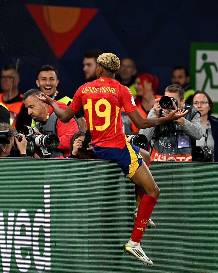 Barcelona fans who love Lamine Yamal let’s connect

Comment ❤️ ❤️ and follow everyone that likes your comments

Let’s goooooooooooooooo