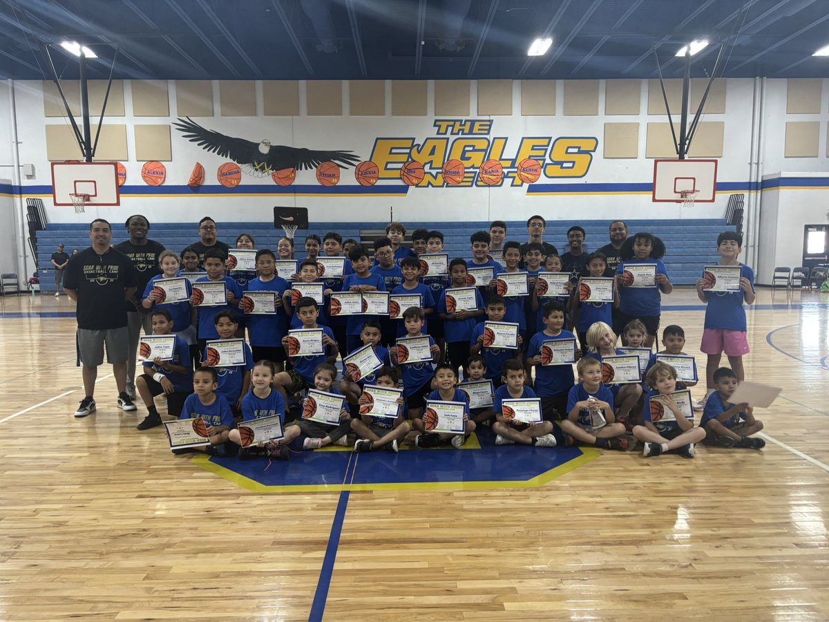 aluna0707's tweet image. Thank you @SE_EagleHoops for allowing us to be part of this year’s basketball 🏀 camp, really enjoyed it! #SEHStheBest #drlunasclass @LuisLun71490933