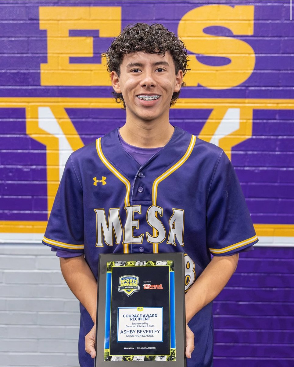 mps_next's tweet image. Mesa’s Ashby Beverley was honored with the 24-25 High School Sports Courage Award and a $1,000 scholarship at the AZ Sports Awards. After a near-paralyzing crash, 10+ hrs of spine surgery & 13 months of rehab, Ash returned to the mound this spring. @CoachKlecka @MesaHSathletics