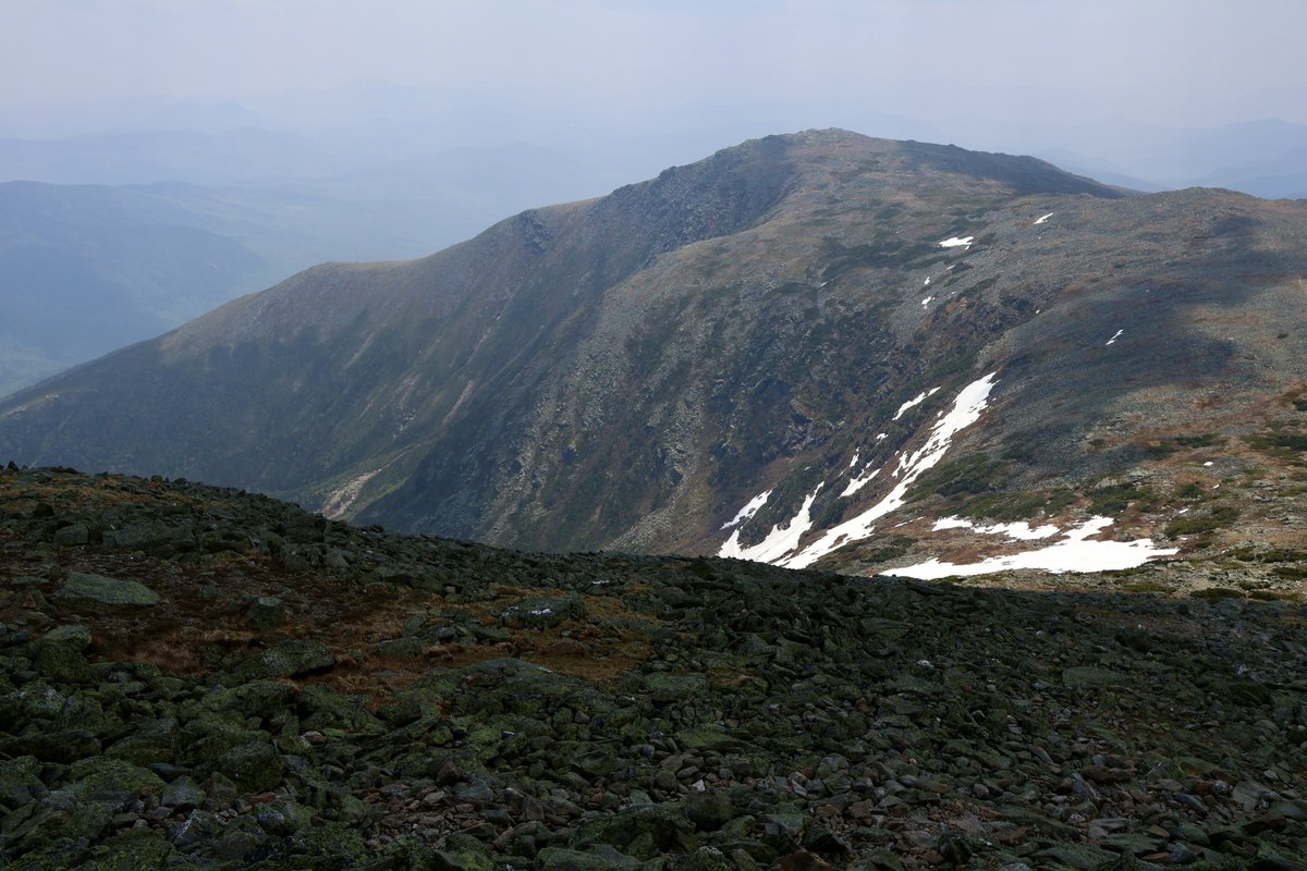 J_Sprankle's tweet image. Despite haze from wildfire smoke, the views in the White Mountains didn’t disappoint! There’s still some patchy snow here and there, especially in Tuckerman Ravine ⛰️