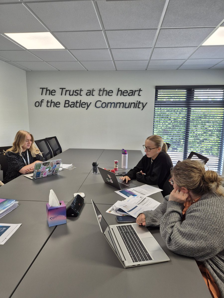 TheYorkshireRo2's tweet image. On the final English subject day, our trainees delved into the importance of promoting a love of their subject. They are really excited about how they can do this when they become ECTs in their new schools in September. @Trinityteach @CKTSHub @NatInstTeaching #getintoteaching