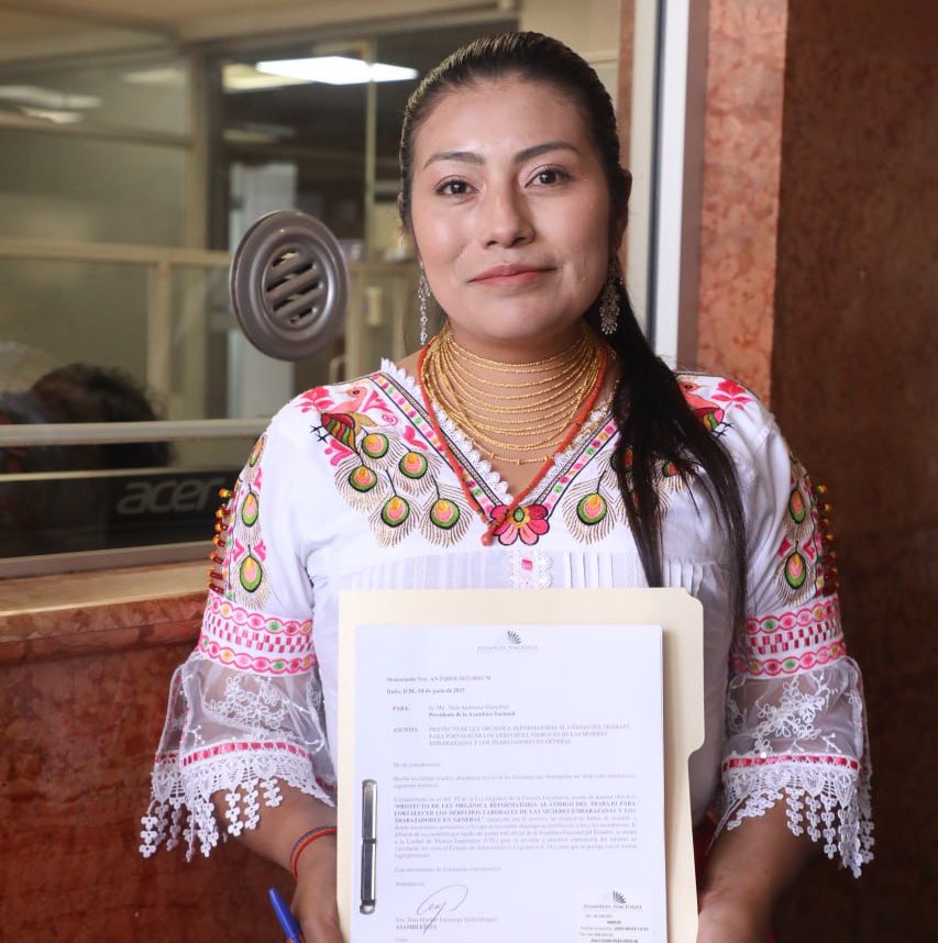 Asamblea Nacional (@asambleaecuador) on Twitter photo La asambleísta <a href="/DinaFarinangoEc/">Dina Farinango</a> ingresó por Gestión Documental un proyecto de ley que busca reformar el #CódigoDeTrabajo con 3 cambios clave que, a su juicio, podrían mejorar los derechos laborales.
#ReformaLaboralEC La asambleísta <a href="/DinaFarinangoEc/">Dina Farinango</a> ingresó por Gestión Documental un proyecto de ley que busca reformar el #CódigoDeTrabajo con 3 cambios clave que, a su juicio, podrían mejorar los derechos laborales.
#ReformaLaboralEC