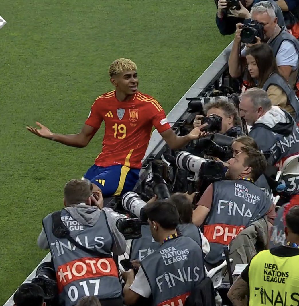 🚨🇫🇷🇪🇸⚽️ FLASH | Évidemment, Lamine Yamal est élu homme du match. #BalonDeOro