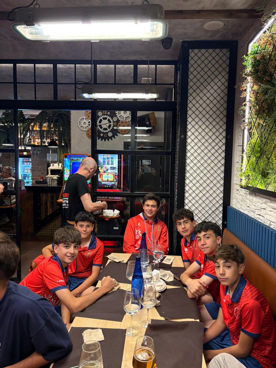 El 2ªInfantil Regional, ha disfrutado de la cena de Campeones de Liga y el ascenso a 1ªInfantil Regional. 

¡Mucha suerte para la próxima temporada chicos!