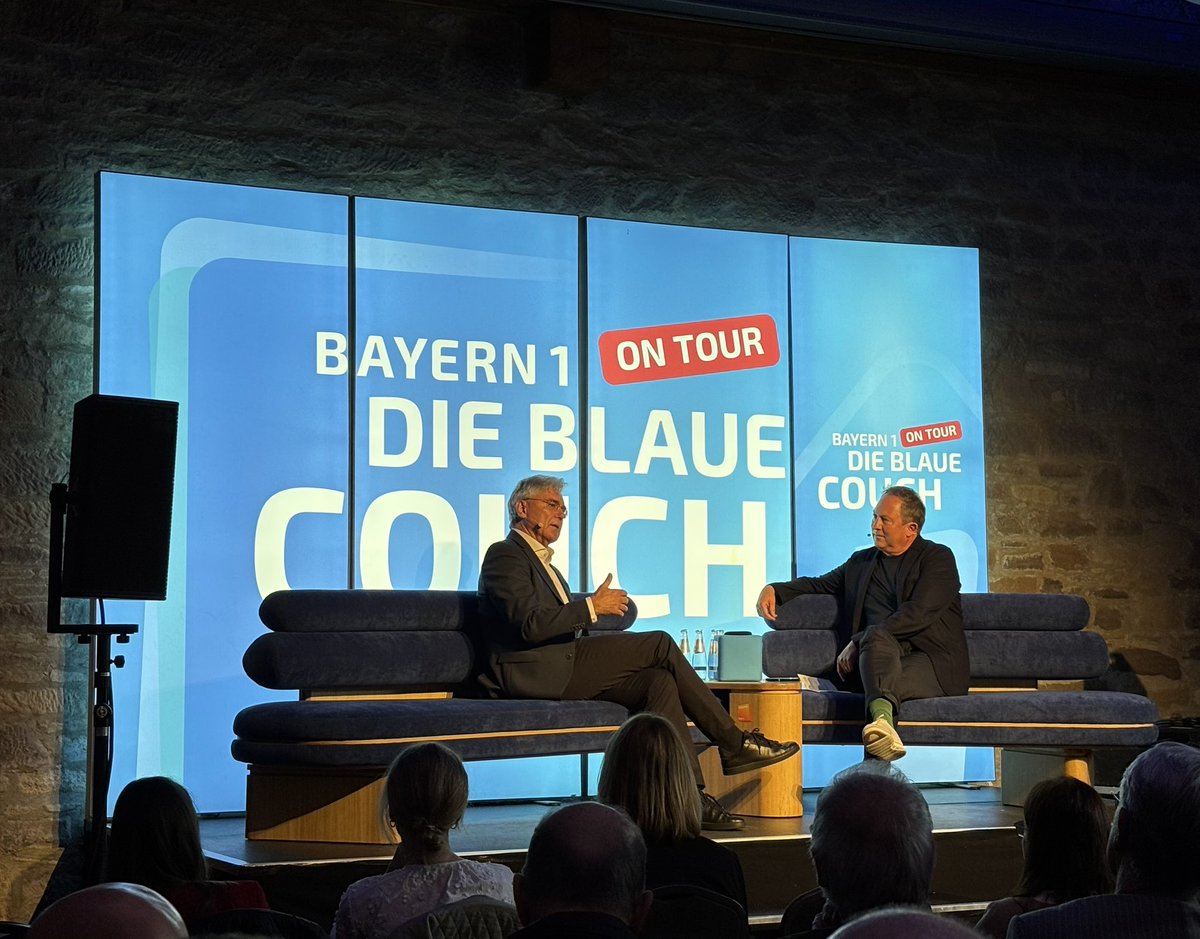SaschaGenders's tweet image. Die Blaue Couch - Heute live aus Würzburg mit Talkgast @JoeKaeser. Klasse war‘s. #blauecouch #bayern1
