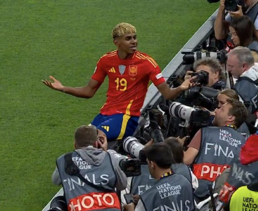 España padreando a Francia, da igual cuando y en qué deporte leas esto. A seguir tirando camiones de tomates 🚛 y quemando contenedores
🇪🇸🇪🇸🇪🇸🇪🇸🇪🇸