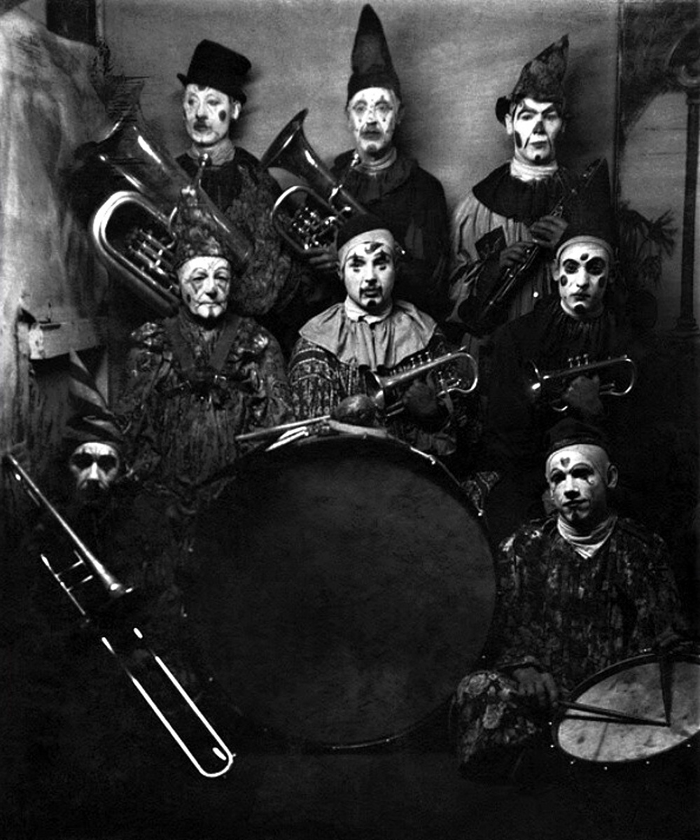 vintagestuff4's tweet photo. La Sousa Clown Band
Luna Park
1909 https://t.co/7yVwGOEzh2