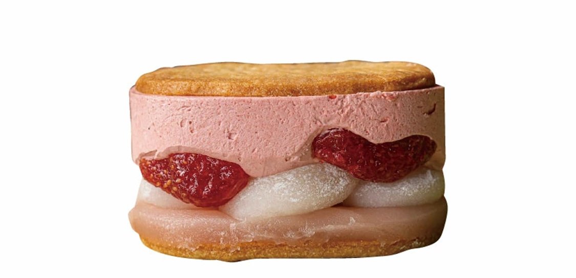 これもらって、口に入れた瞬間フリーズした。羽二重餅のもっちり感、いちごバターの濃厚さ、ふわクッキーの優しさ。全部が完璧すぎて、秒で「どこで買った？」って聞いてた。手土産の概念、更新された