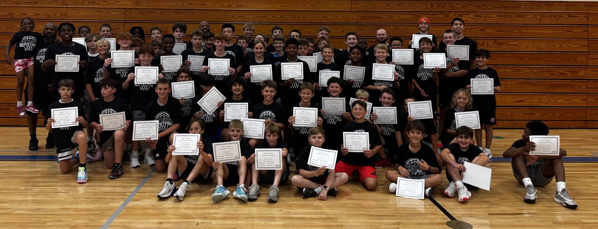 Consolboyshoops's tweet photo. That’s a wrap on @Consolboyshoops ‘25 basketball camp! Huge shout out to @nickbarrio for coming and helping out as well as @JeremyCham72590 @yuboijai_ and @TraeMerchant! @CSISD @AMCHSTigerClub @ConsolHS https://t.co/cWmbzWfQ2V