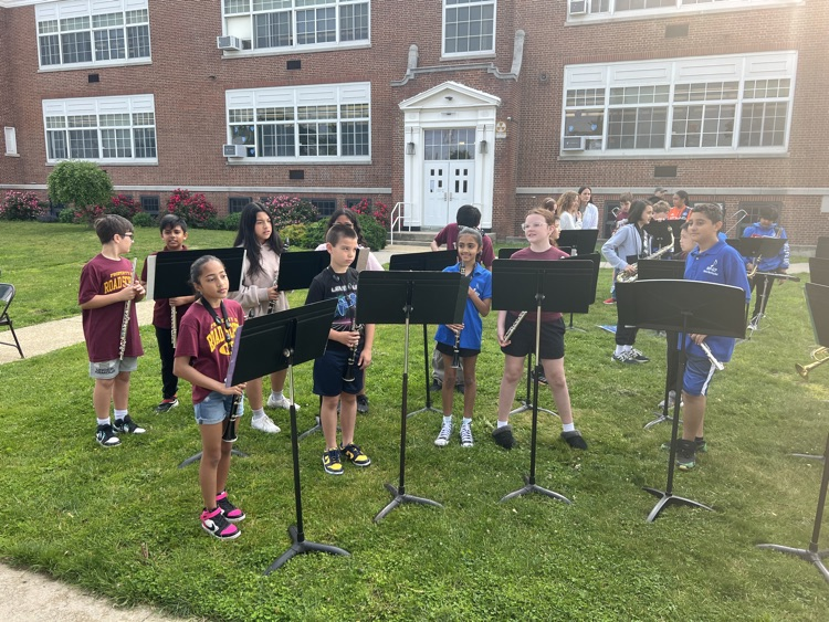 What a wonderful way to start the day! Our talented fourth graders gave a fantastic performance yesterday right in front of the school during arrival. They set the tone for a great day! Bravo to our performers and teachers! 🎶#proud2bnhpgcp @nhpgcpufsd <a href="/nhproadschool/">NHP Road School</a> <a href="/NHPGCP/">Dr.JenniferMorrison-Raptis, NHPGCP Superintendent</a>