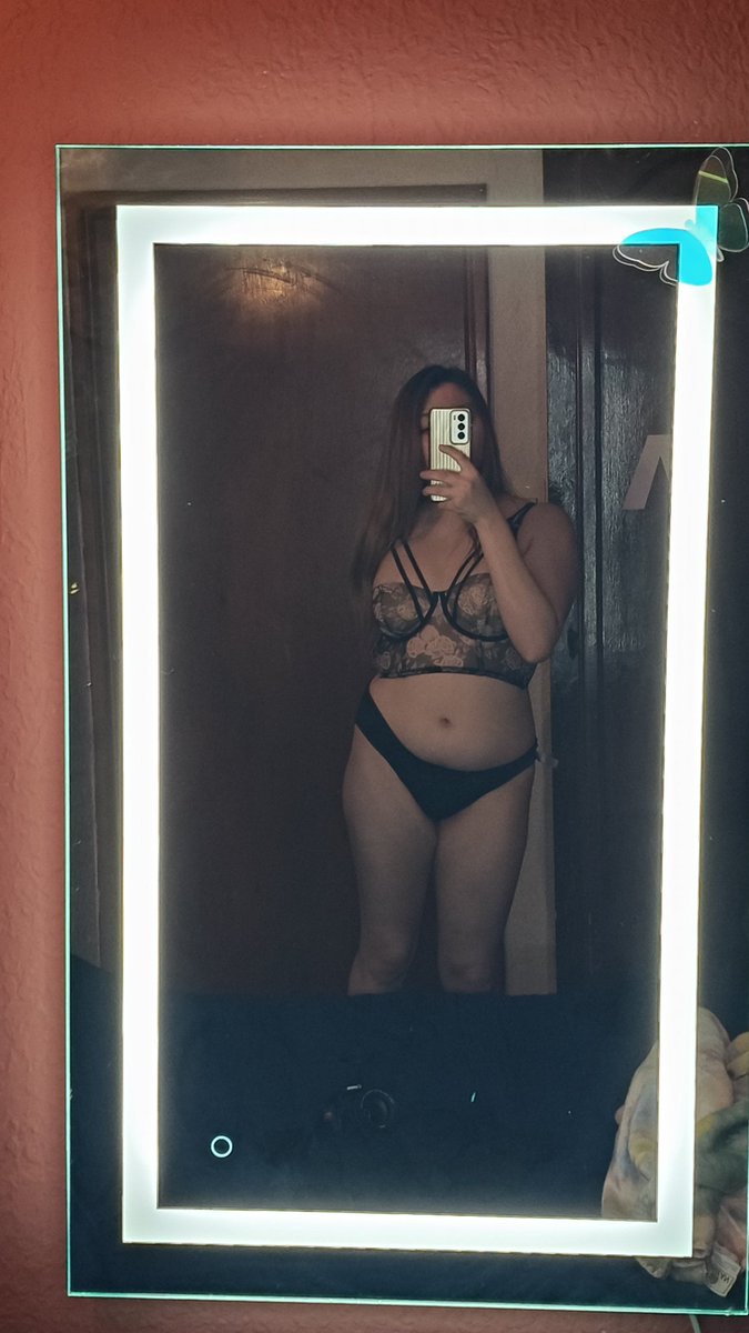PetiteAlesi's tweet photo. Perdí mi otra cuenta papi... Pero sigo activa 🤭💕 

#Suggarbaby #suggardaddy #lookingforsuggardaddy #Spoiledgirl #Spoilme #paypermeet #Hotlatina https://t.co/UjYgHdPYZ8