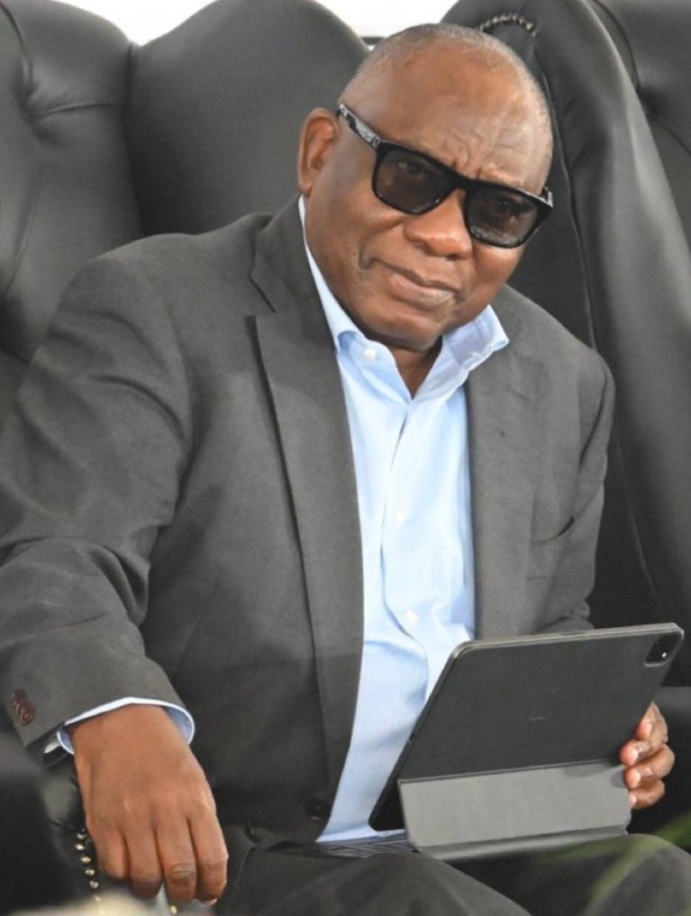 ArchiKings's tweet photo. @CyrilRamaphosa what happened in that 🏠 e white.....now bad things are happening https://t.co/gXhOOviHNX