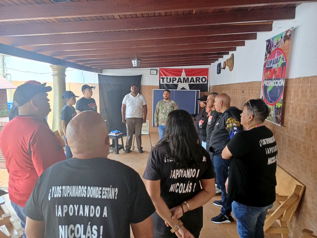 Al momento reunión de la dirección operativa Tupamaro Caracas con la militancia analizando los detalles de las elecciones pasadas, en presencia de los miembros de la Dirección nacional MRT Carlos Brito responsable del bloque central y Carmelo Berroteran responsable M.Sociales🔴⚫️