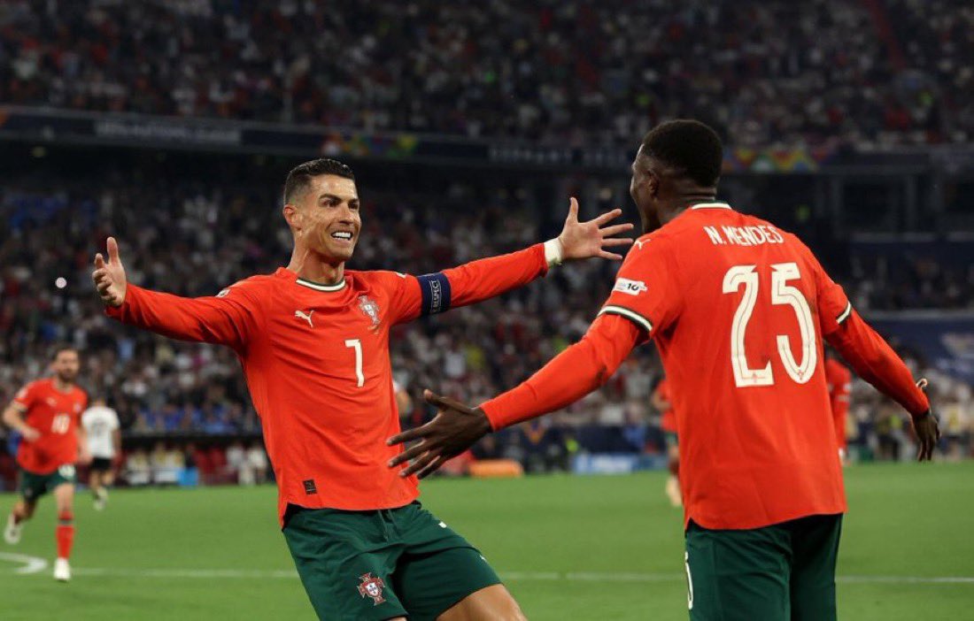 سـلّـط tweet media