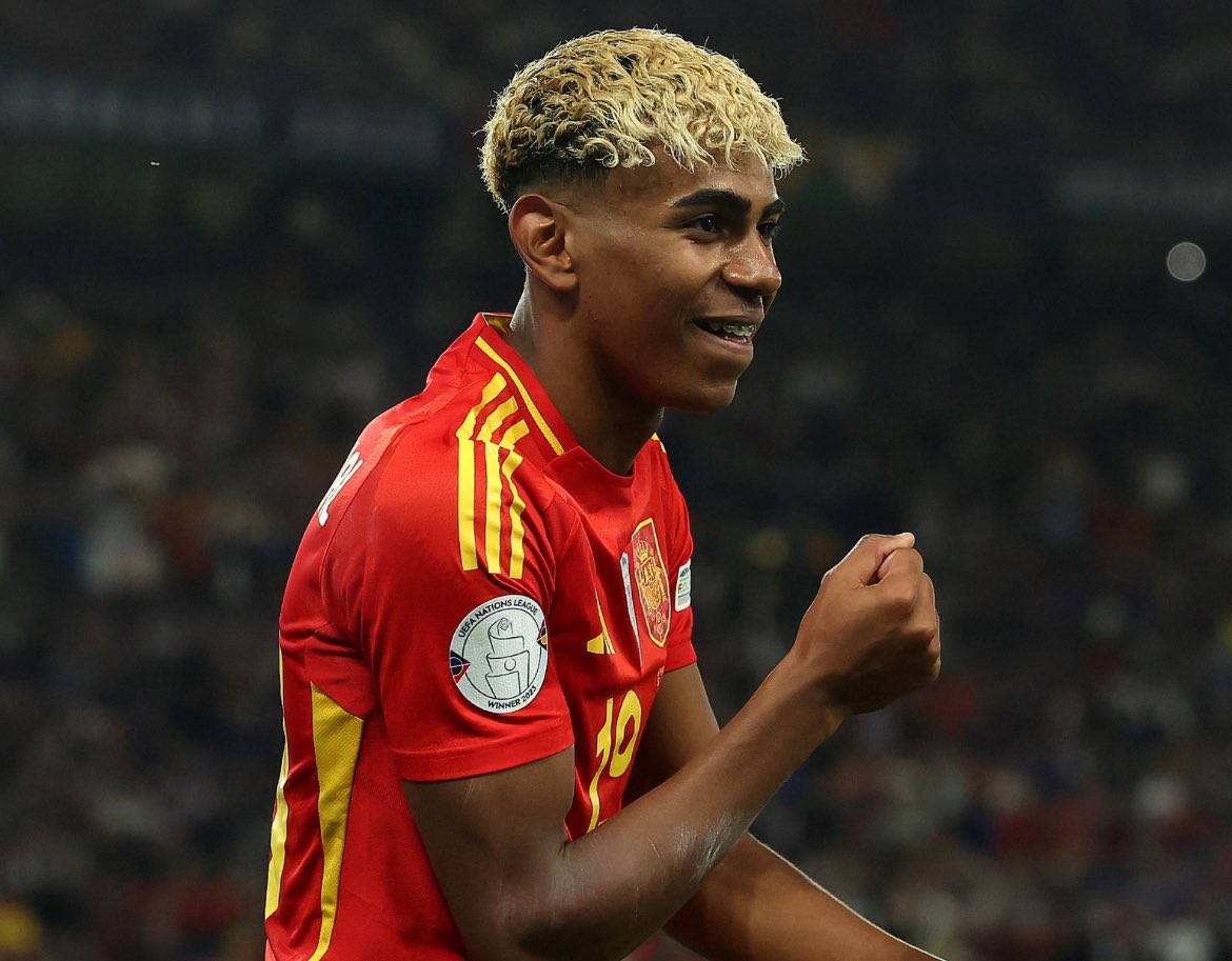 CentralDoYamal's tweet photo. Lamine Yamal: 2 gols, 1 pênalti sofrido
Dembelé: 0 gols
Doué: 0 gols

O futebol colocou cada um no seu devido lugar no dia de hoje.

E por favor, não comparem novamente, claramente estão em prateleiras BEM diferentes. https://t.co/h3BeWdGxUa