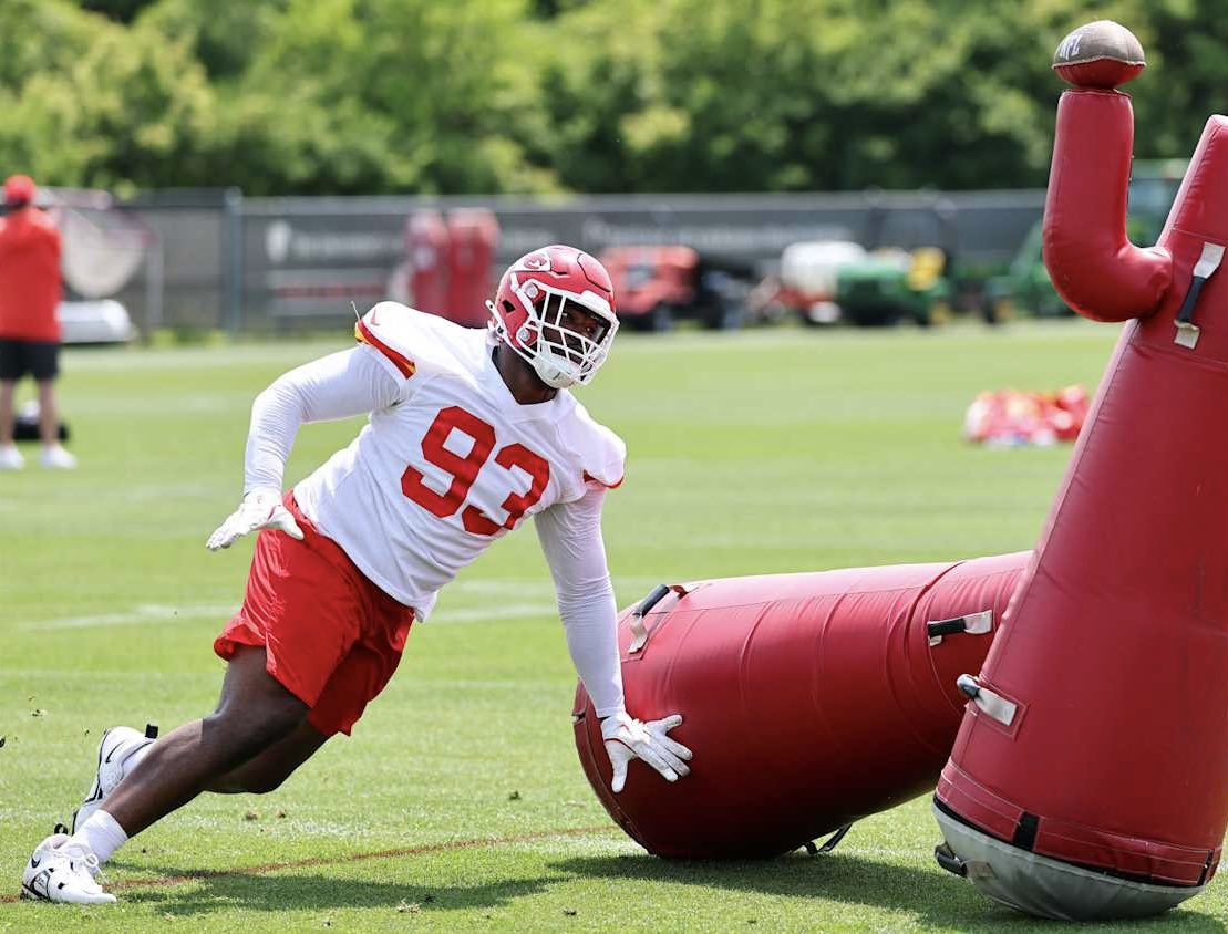 youngbucksport's tweet photo. Our guy @Co_Izzard looking great at OTAs 🔥🔥 We are so excited to witness Coziah fulfill his lifelong dream!! https://t.co/g7YgvtBxUo