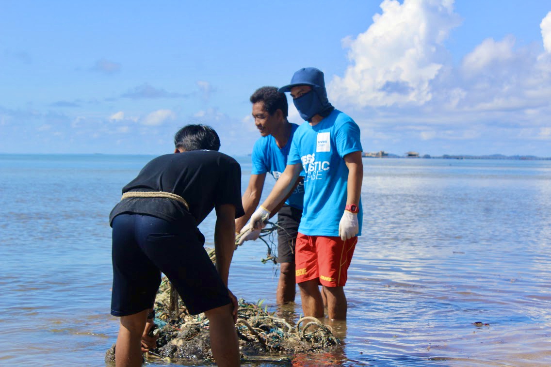 OneSkyCollective (@oneskyco) on Twitter photo It's #WorldEnvironmentDay and we are delighted to share our fourth partner org
<a href="/SevenCleanSeas/">Seven Clean Seas</a> champion plastic-free oceans, removing over 5M kg of waste and empowering coastal communities. Their hands-on impact & innovative recycling make them an inspiring partner for One Sky. It's #WorldEnvironmentDay and we are delighted to share our fourth partner org
<a href="/SevenCleanSeas/">Seven Clean Seas</a> champion plastic-free oceans, removing over 5M kg of waste and empowering coastal communities. Their hands-on impact & innovative recycling make them an inspiring partner for One Sky.