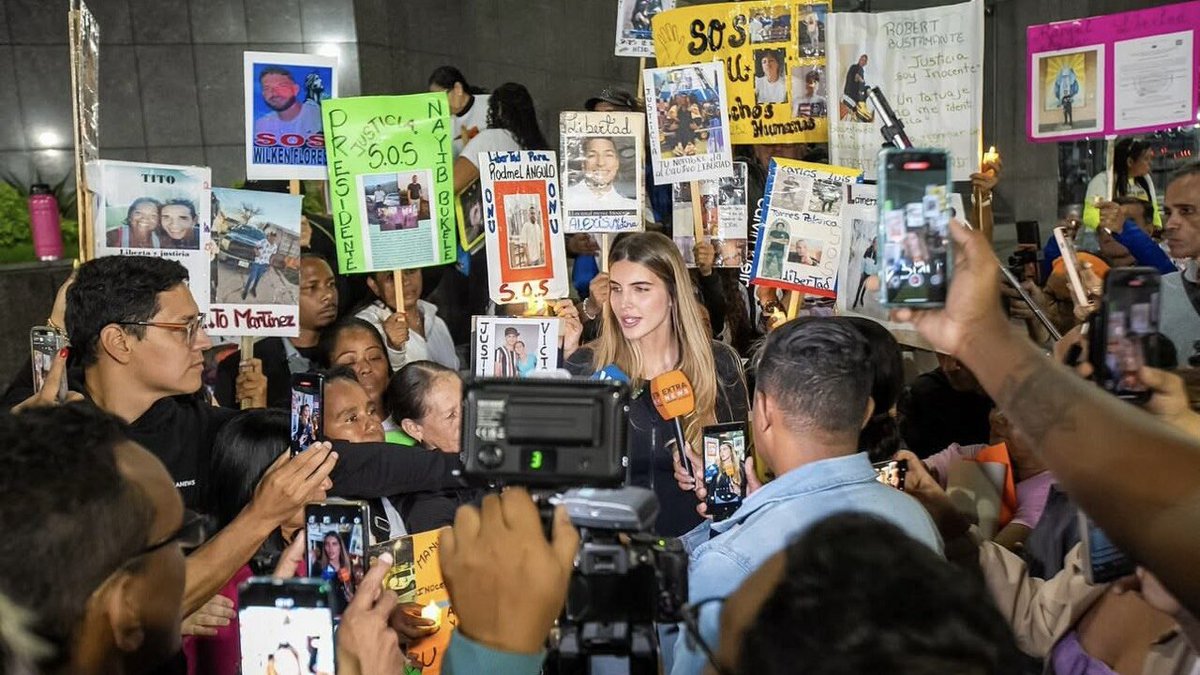 Camilla Fabri de Saab junto a madres de secuestrados venezolanos en El Salvador: exigimos respetos a sus Derechos Humanos y cese la injusticia

venezuela-news.com/camilla-fabri-…