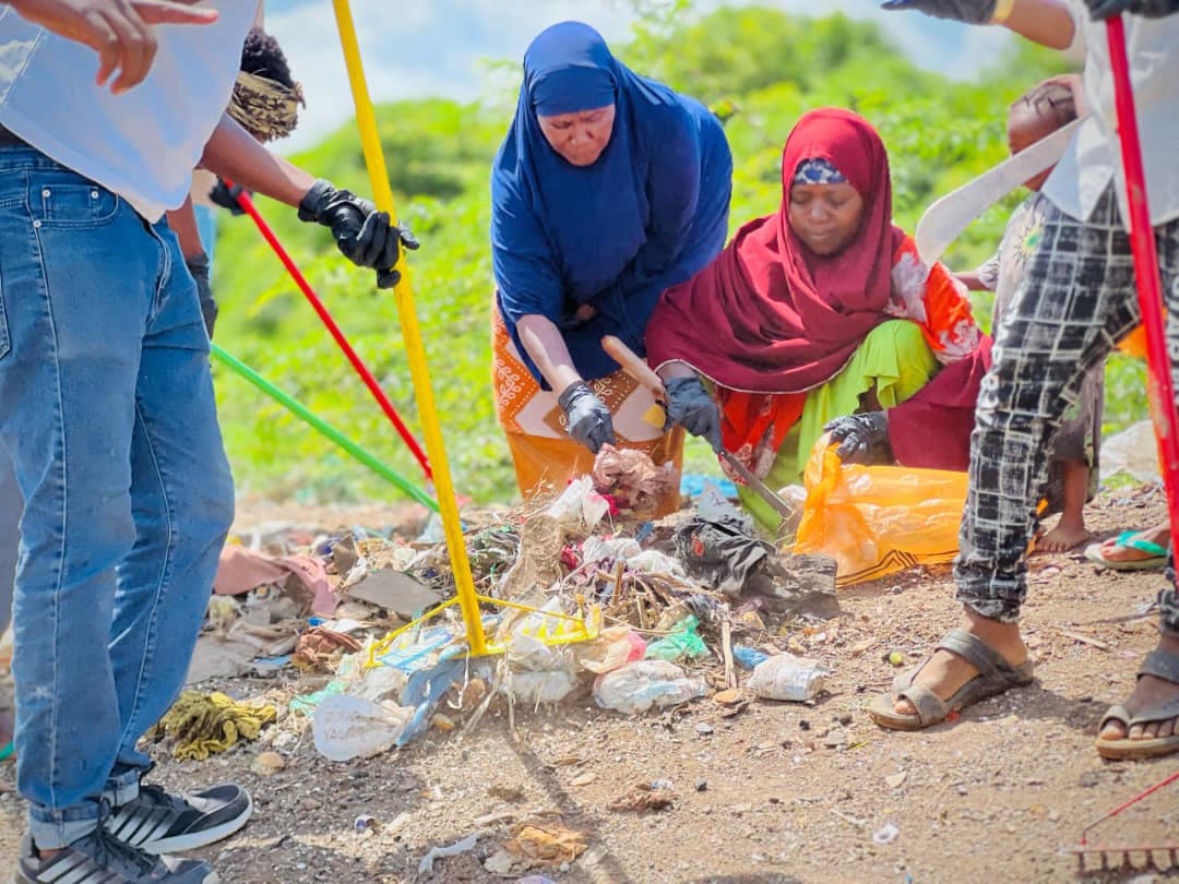 Somali Greenpeace Association (@sogpa2) on Twitter photo On #WorldEnvironmentDay, <a href="/SOGPA2/">Somali Greenpeace Association</a> , with Jowhar community, cleaned the Shabelle River banks near Kulmis. Over 50 joined to remove plastic waste under the 2025 theme: #BeatPlasticPollution
The river is our lifeline. Let’s protect it!
#Somalia #ClimateAction #Jowhar #SOGPA On #WorldEnvironmentDay, <a href="/SOGPA2/">Somali Greenpeace Association</a> , with Jowhar community, cleaned the Shabelle River banks near Kulmis. Over 50 joined to remove plastic waste under the 2025 theme: #BeatPlasticPollution
The river is our lifeline. Let’s protect it!
#Somalia #ClimateAction #Jowhar #SOGPA