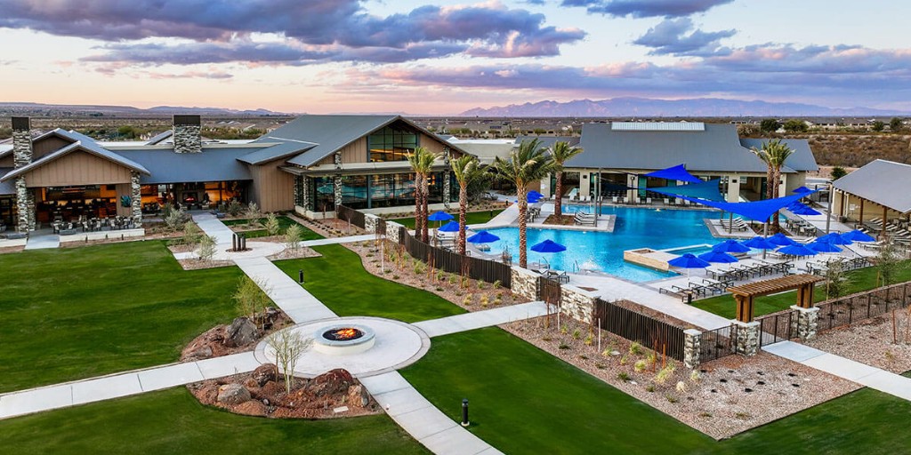 RobsonLiving's tweet photo. Discover the new Canyon Club at Quail Creek! Take a virtual tour and see it for yourself!  https://t.co/TIyUO2kJLg
#55Plus #ClubhouseLiving #LuxuryAmenities #WheretoRetire #RobsonLiving https://t.co/QkhYGUC3p5