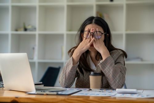 mydocwire's tweet image. 💊 71% of patients with sleep disorders preferred solriamfetol over modafinils in a real-world study.
🔄 Those who switched back cited better results or fewer side effects with modafinils.
🔗 Read more: buff.ly/s8IF3HY
#SleepHealth #Narcolepsy #Solriamfetol #Modafinil