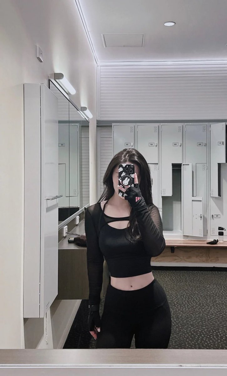 Alayna5654's tweet photo. Gym vibes and goal-setting mode. 💪🖤 https://t.co/wzBj765je7