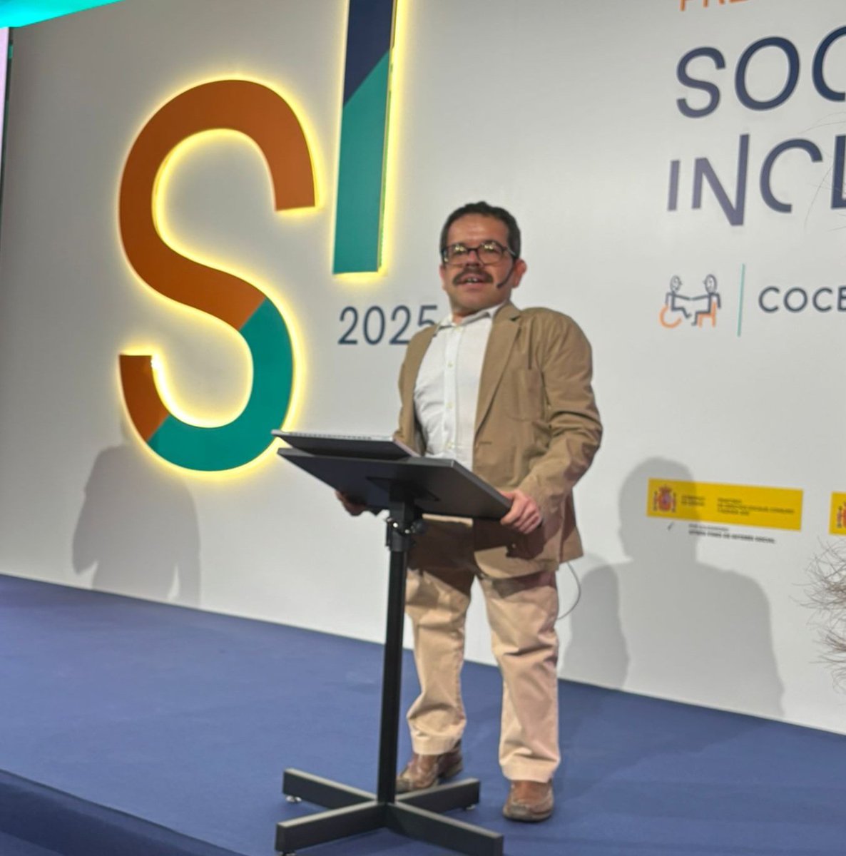 La discapacidad celebra, aplaude y reconoce las iniciativas que buscan borrar la discriminación de nuestras vidas.

Gracias <a href="/COCEMFEnacional/">COCEMFE</a> y enhorabuena a las y los premiados