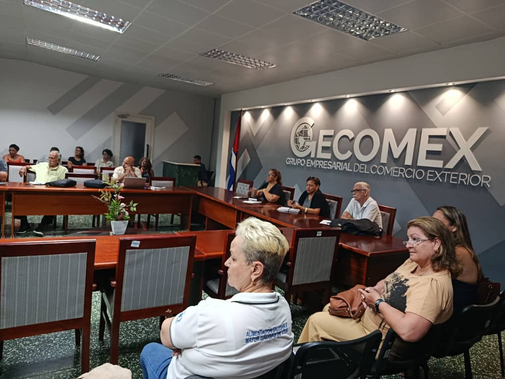 CubaRonSA's tweet photo. En las jornadas por el Medio Ambiente y la Inocuidad de los Alimentos, @minalcuba y @GecomexCuba presentaron proyectos de la industria cubana.  
#CubaRonS.A. destacó sus marcas de rones Eminente e Isla Grande, ejemplos de la simbiosis entre tradición e innovación. #UnidosXCuba https://t.co/MZiG0Rveqg