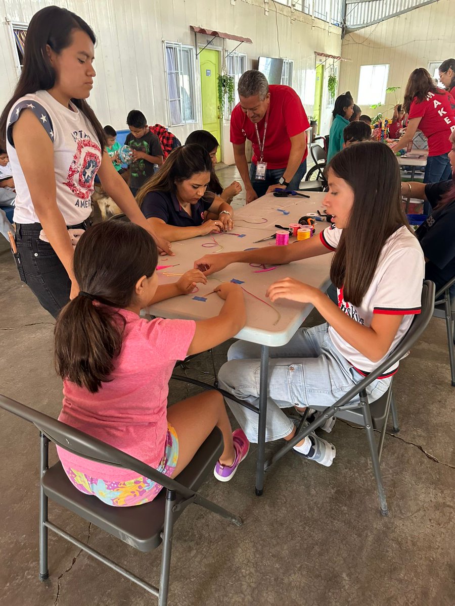americanopuebla's tweet photo. Our #MakerBus rolled out to the "Casa Alto Refugio". We were proud to have eight dedicated junior high school students from our UNITY student group, along with some of our teachers, who delivered a series of workshops to the children.
#MakerCulture #ProudToBeHuskies https://t.co/pffD3VjdAr