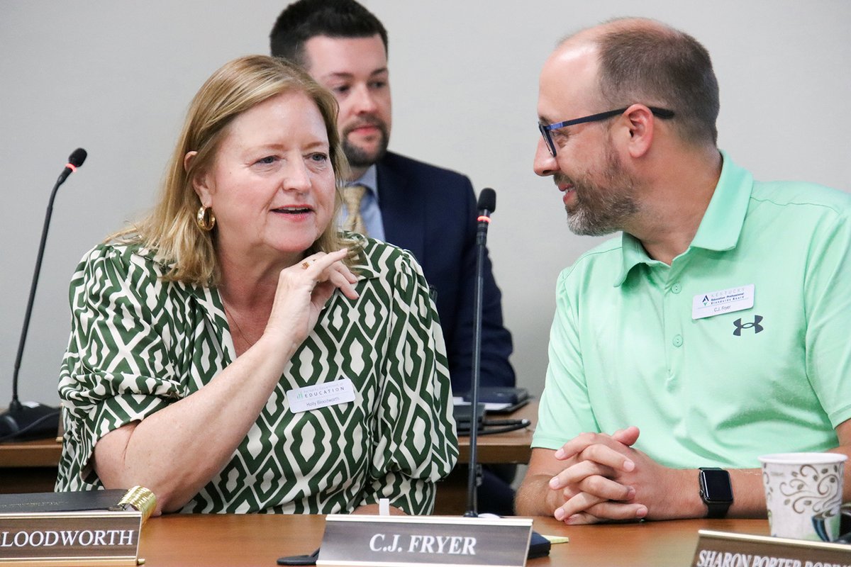 Kentucky Board of Education advances discussion on assessment and accountability framework and EPSB during June meeting

Read more: bit.ly/KBEJune2025Mee…
