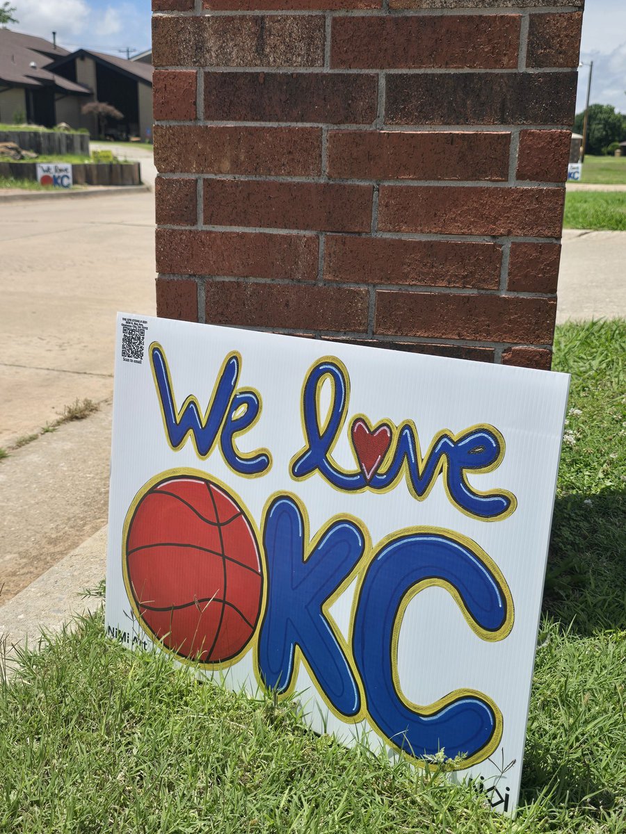 The Blue Zoo Crew (otherwise known as Kirstein and Kenny Haydon, Neleigh and Rodney Haydon, Angie and Jeff Kouba, Julie and Chris Armold) were busy decorating Palo Verde Drive and Golf Course Drive in El Reno. GO THUNDER!!!!