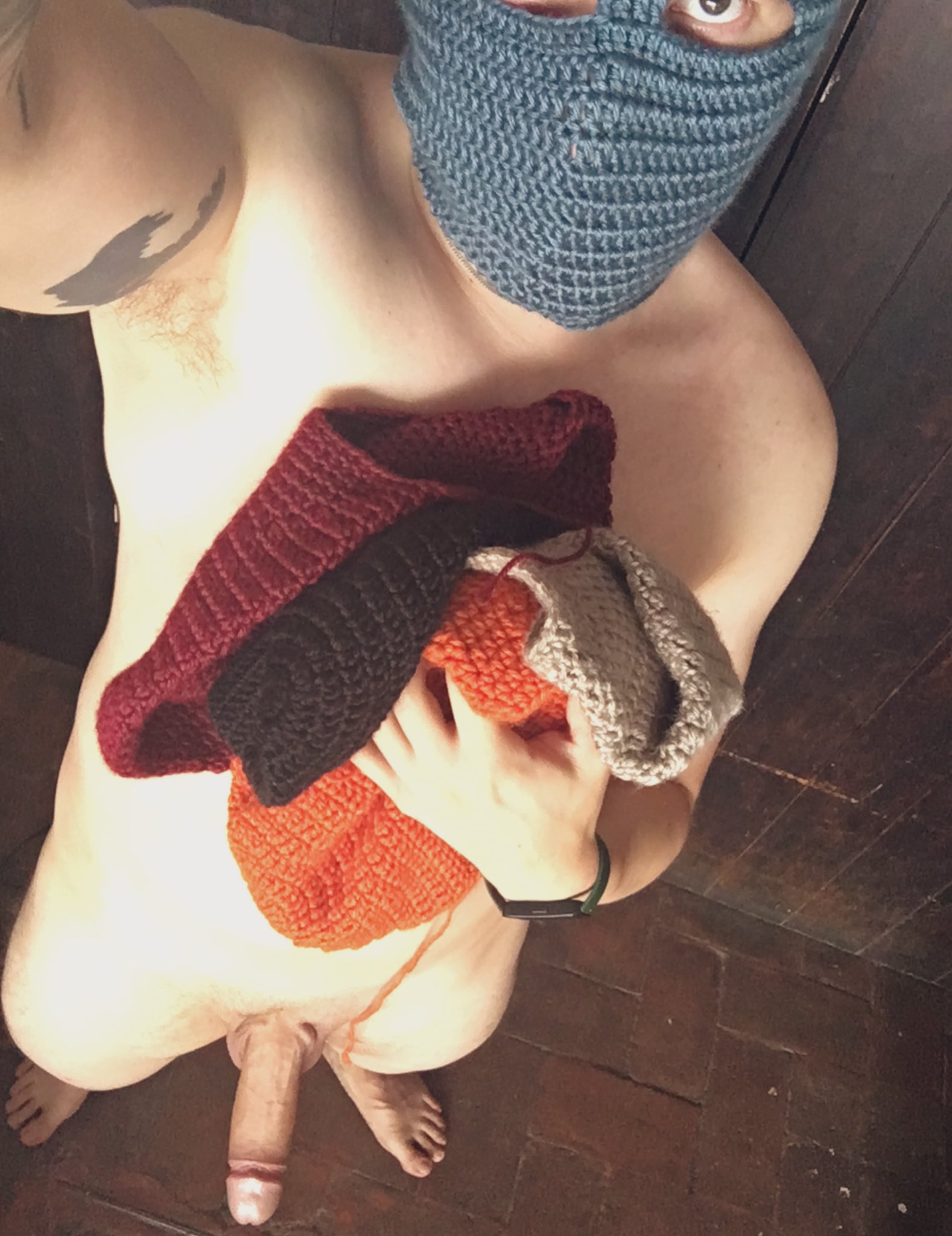 2 pic. ¿Les late si les regalo una de estas cuando lleguemos a 5k? Es poco pero es trabajo honesto https://t.co/RuYHHh6qQb