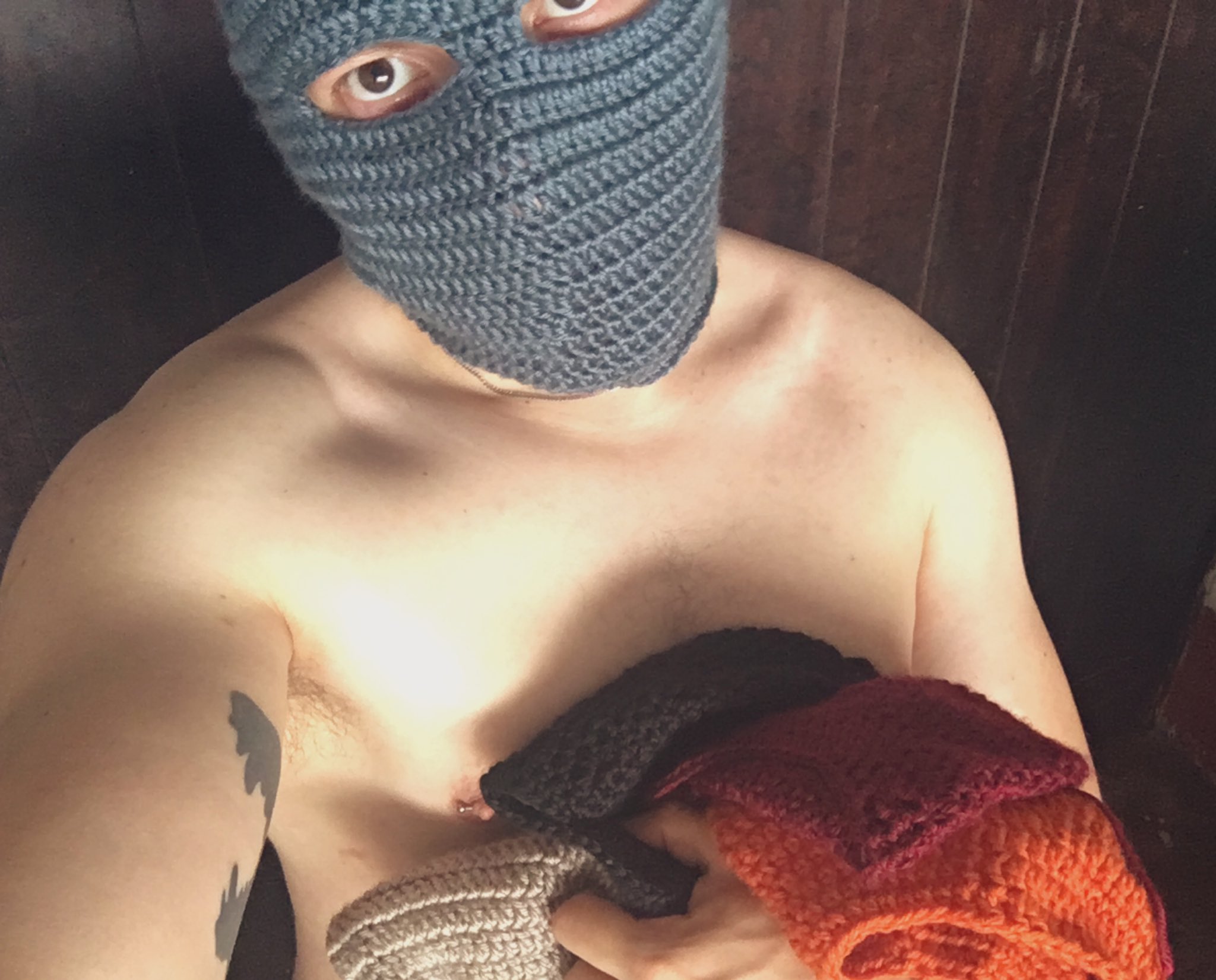 1 pic. ¿Les late si les regalo una de estas cuando lleguemos a 5k? Es poco pero es trabajo honesto https://t.co/RuYHHh6qQb