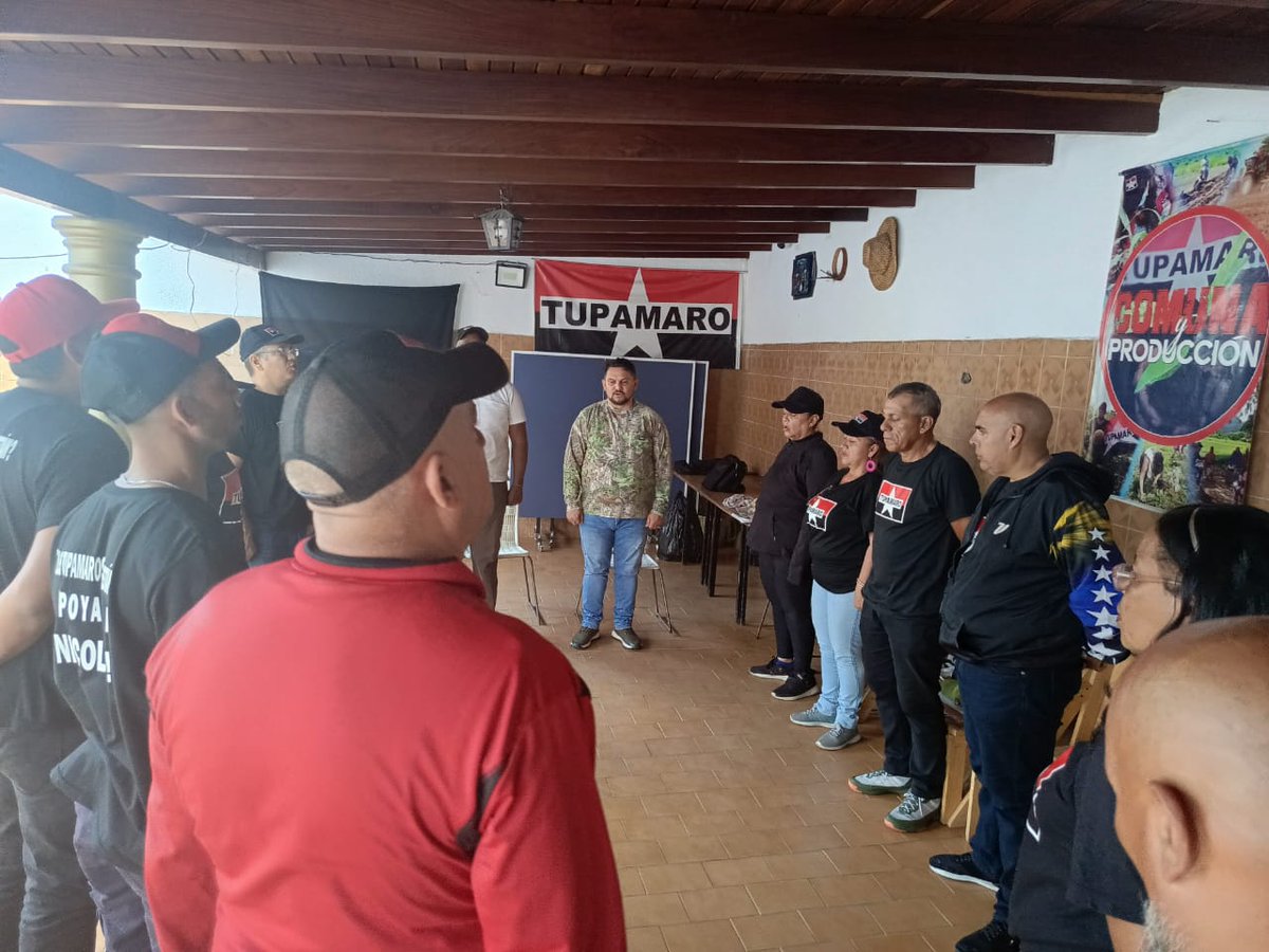 CaracasMRT_'s tweet photo. Con la entonación de nuestro Himno Tupamaro comienza al momento la reunión de valorización del pasado proceso electoral de este 25-M y planificación de las próximas actividades en las distintas parroquias de Caracas @NicolasMaduro

#TupamaroEjemplodeLucha https://t.co/yX5D0esGZY