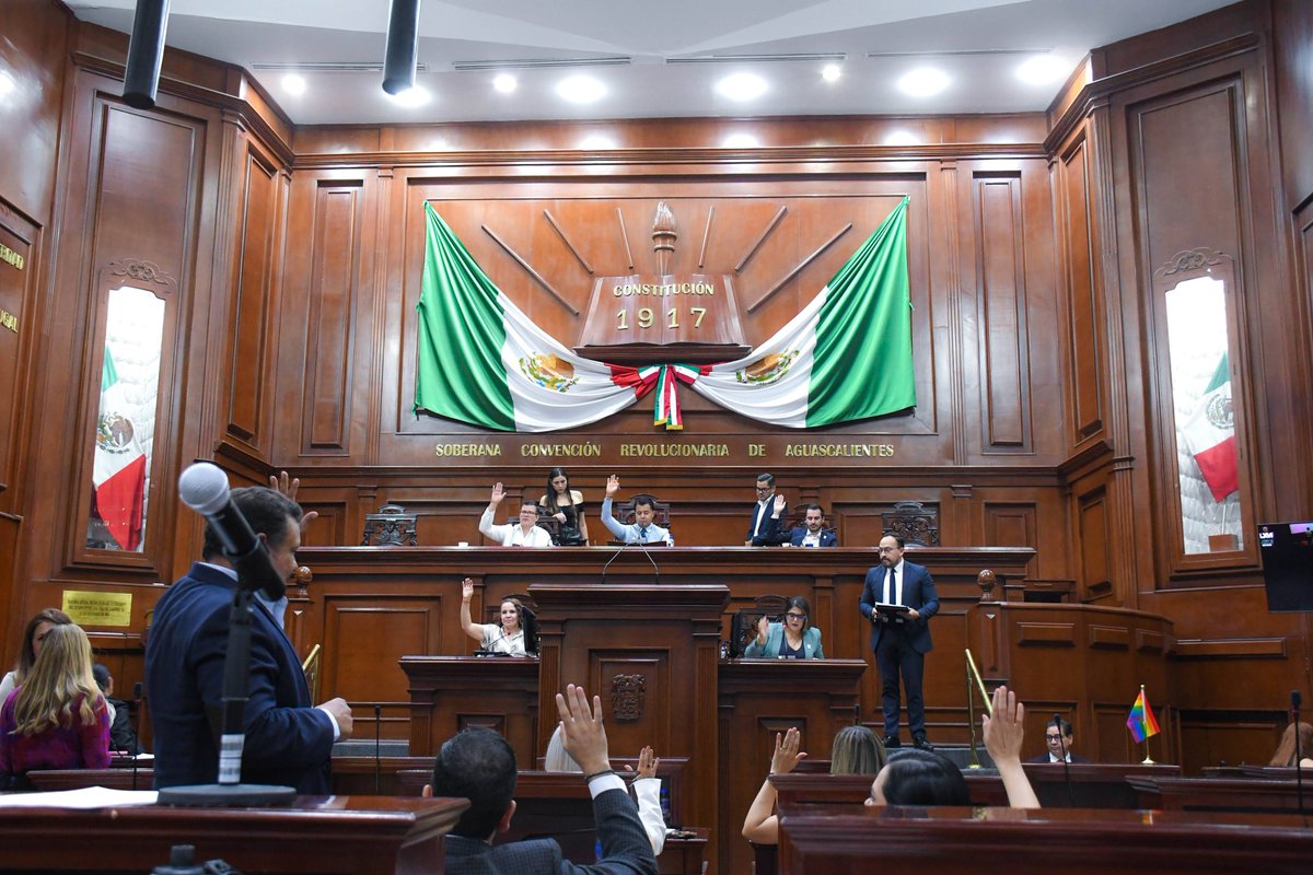 El Congreso de Aguascalientes aprobó reformas a la Constitución Local y algunas leyes para impulsar un mega proyecto en materia de movilidad y transporte público que beneficiará de manera importante a los habitantes y sus familias

Será un antes y un después 

#66Legislatura