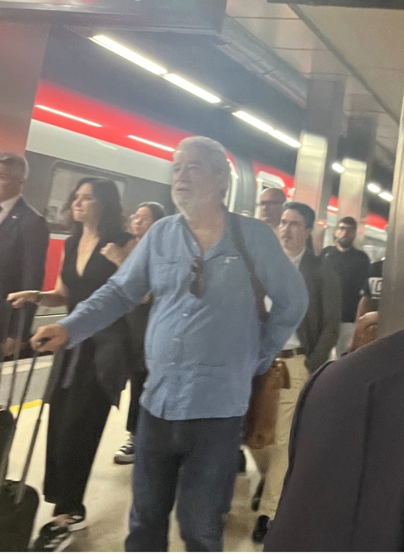 Benvinguda a Barcelona, Sra Ayuso.
Content d’haver estat el 1er a saludar-la , i en català.