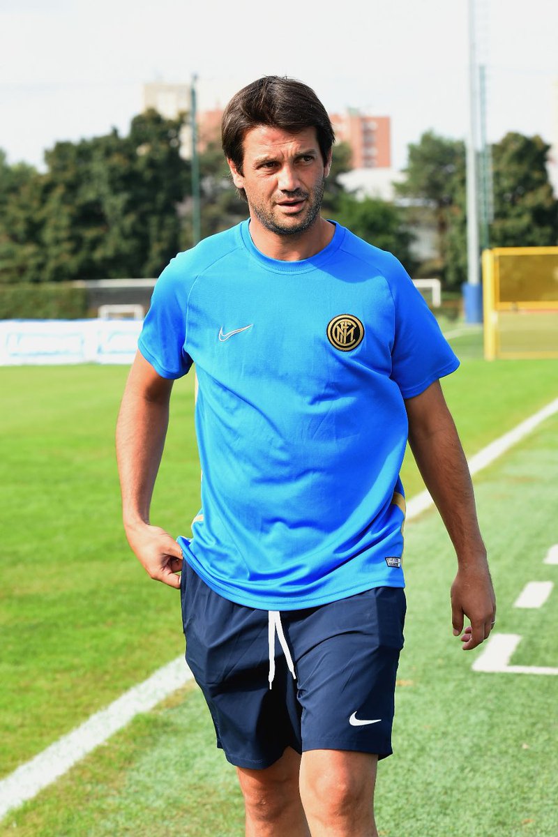 🇷🇴🚨 Mañana Cristian Chivu firmará un contrato por dos años como entrenador del Inter. ⚫🔵

➡️ Se espera que mantenga el 3-5-2. La directiva tiene planeado 4 fichajes; dos delanteros, un mediocampista y un defensor.